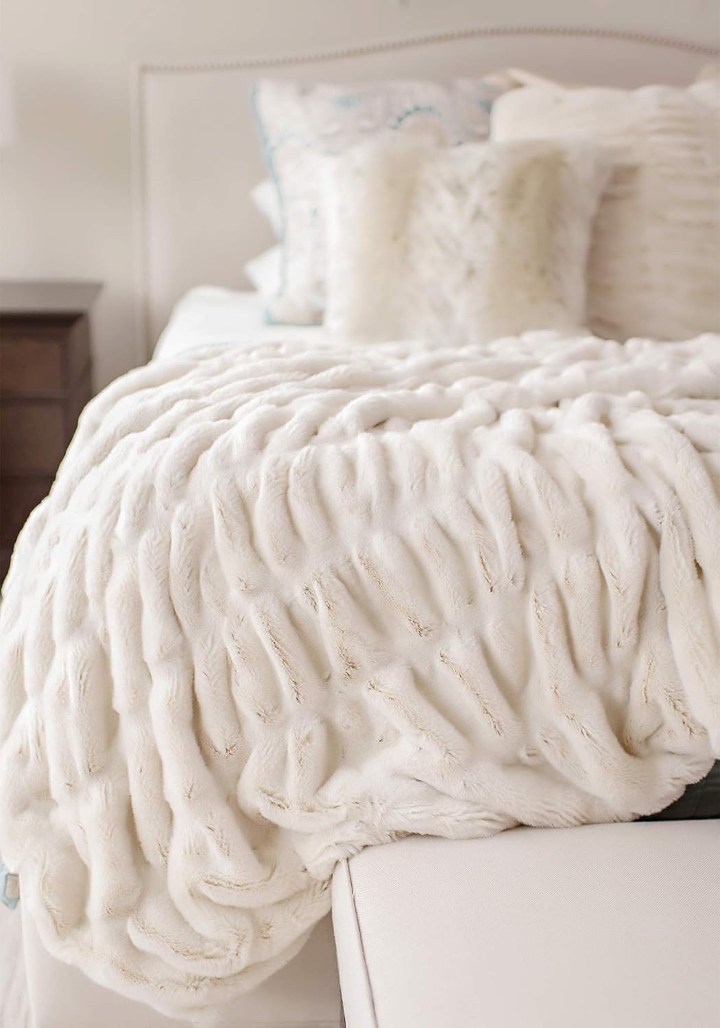 Couture Deluxe Throw: Ivory 60x70